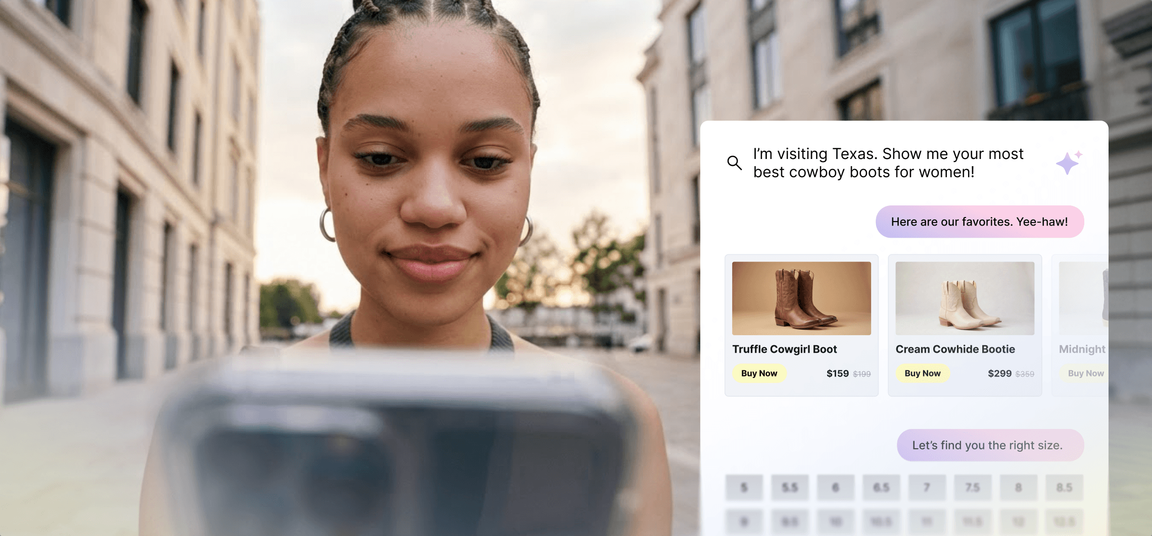 Femme tenant un smartphone affichant les recommandations de l'assistant d'achat IA pour des bottes de cowboy pour femmes.
